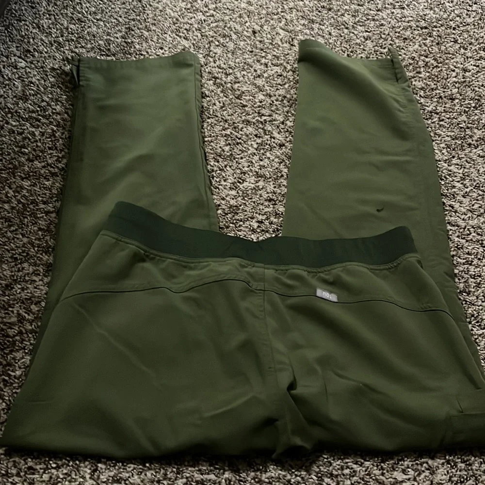 Figs Olive Green Set - Picture 7 of 7
